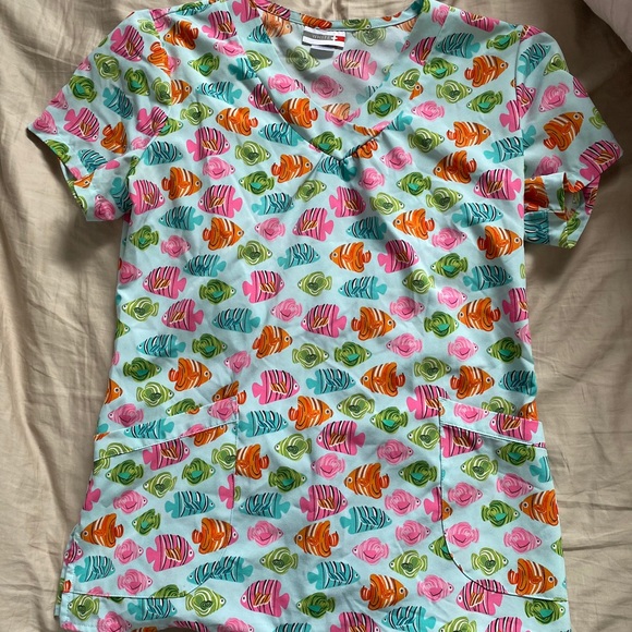 Scrub tops - Picture 3 of 3